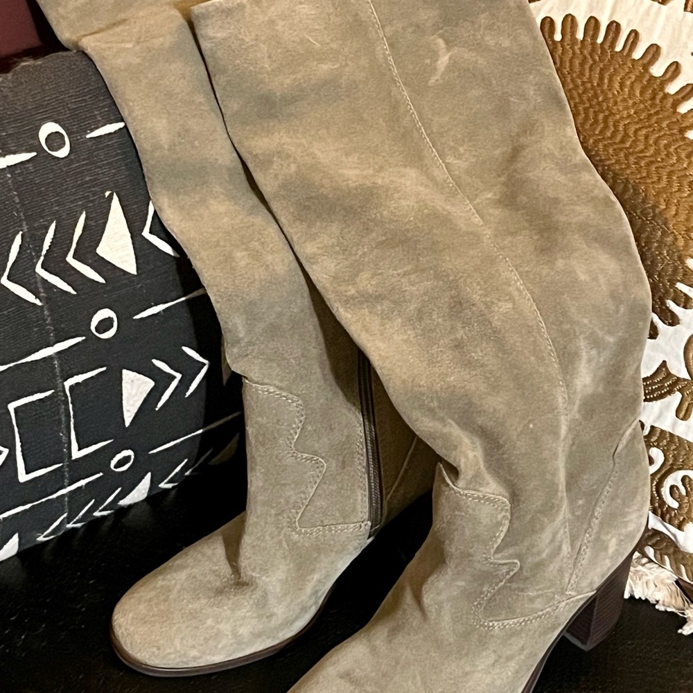 Women's Tan Suede Boots